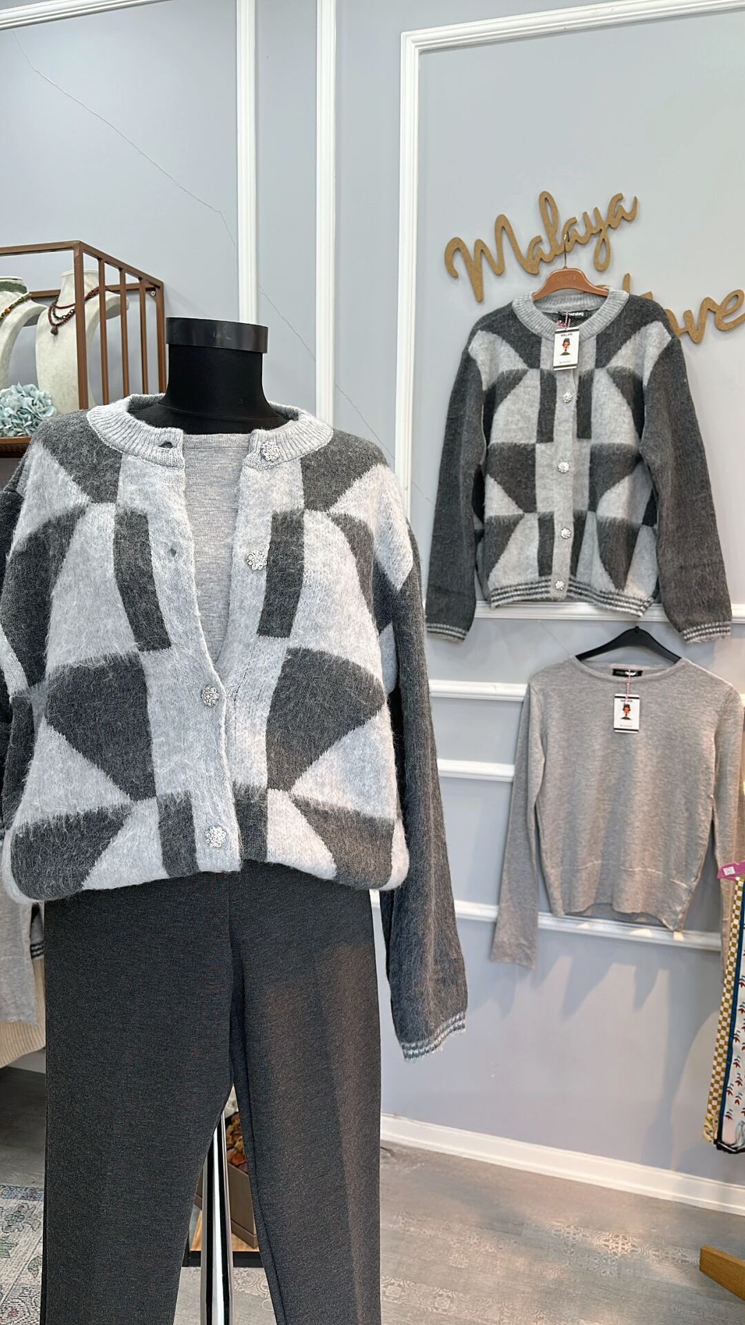 Taş Düğmeli Tüylü Hırka