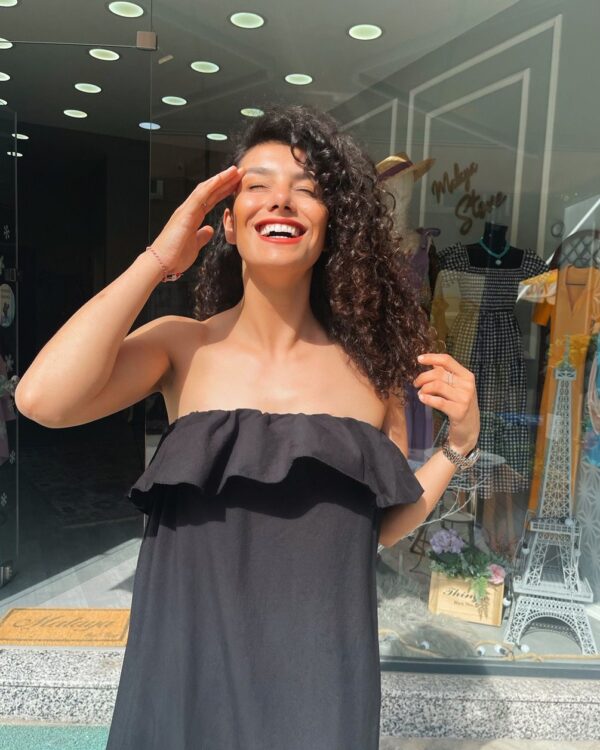 Siyah İpek Dokulu Elbise